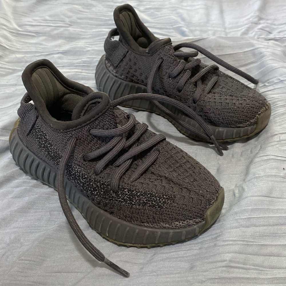 Brand new worn once Yeezy sneakers 6 1/2